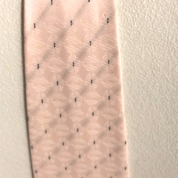 Louis Vuitton Tie/ Blush - Picture 1 of 11